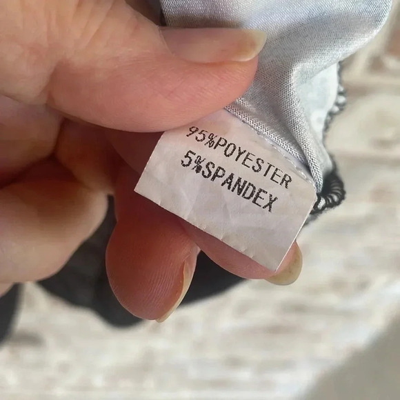 Amzplus Animal print Angled Hem V-neck Tunic Top - Picture 6 of 9